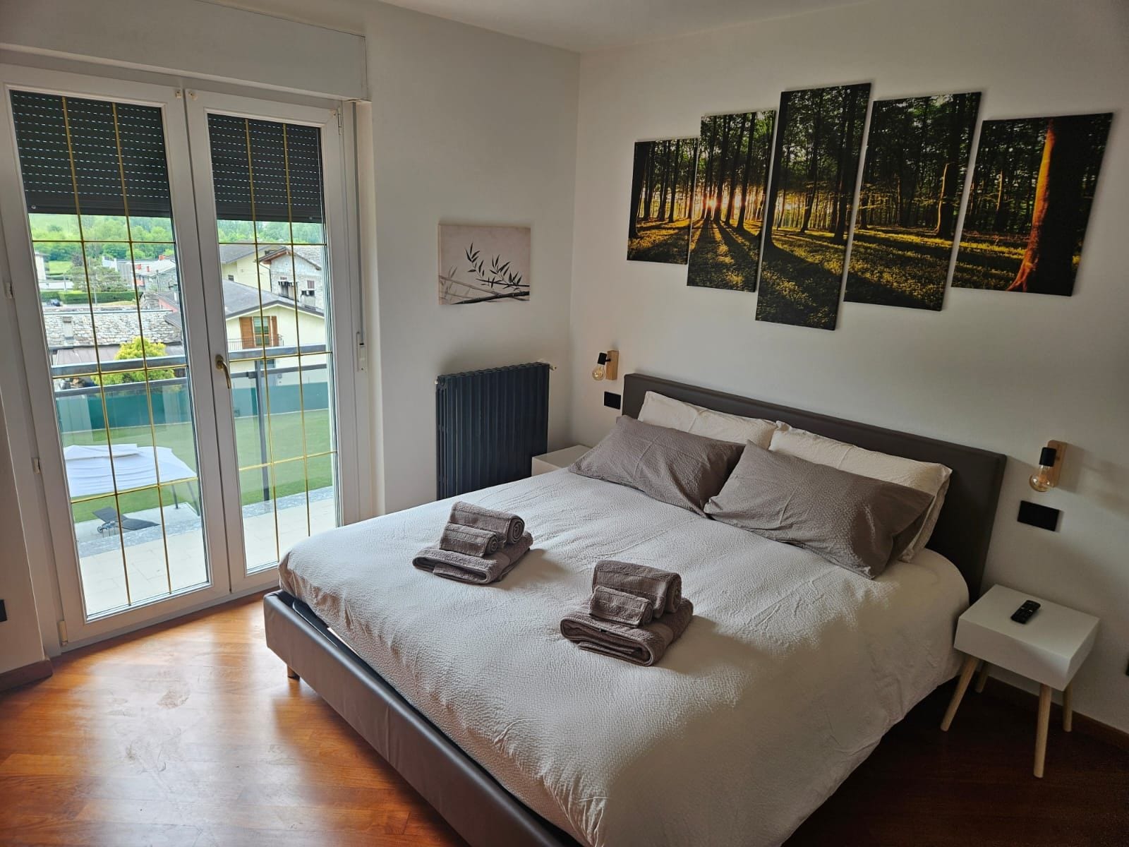 Suite Zaffiro — balconcino privato con vista paesaggio